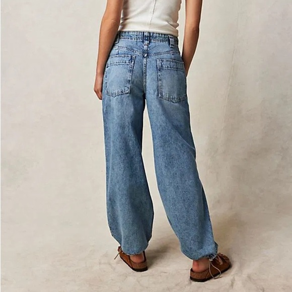 FREE PEOPLE NWT Newbies Solid Slouch Jeans M - Picture 3 of 8